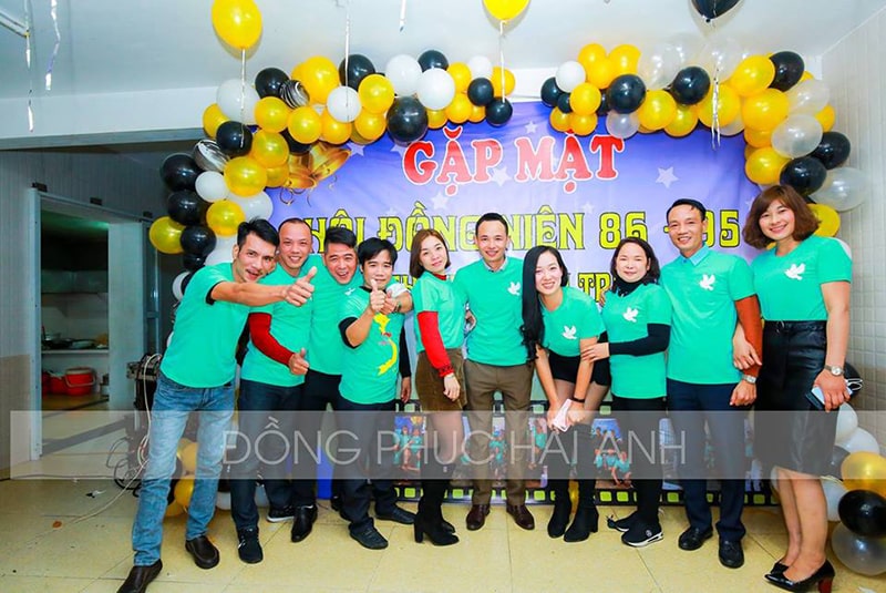Lựa chọn màu sắc khi thiết kế áo đồng phục công ty cũng ảnh hưởng không nhỏ đến chi phí làm áo