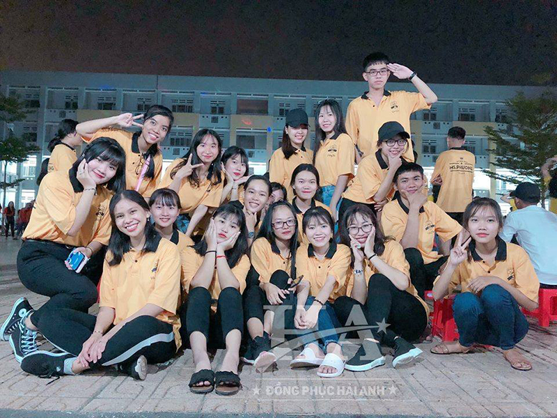Việc cho màu sắc trong may áo đồng phục lớp sẽ quyết định đến hình ảnh các mẫu áo lớp sau này.