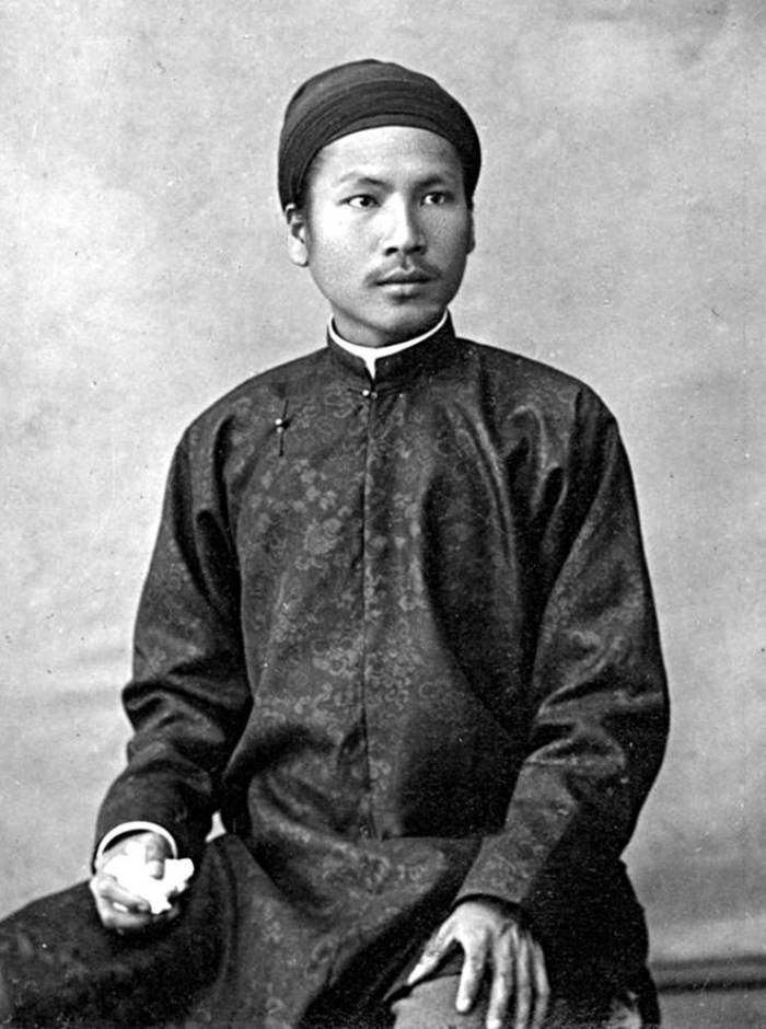 Giai đoạn đầu của xu hướng thay đổi áo đồng phục lớp từ những bộ khăn the áo xếp