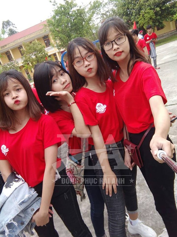 Các sản phẩm áo nhóm dễ thương tại đồng phục Hải Anh luôn đảm bảo về mặt hình ảnh và chất lượng.