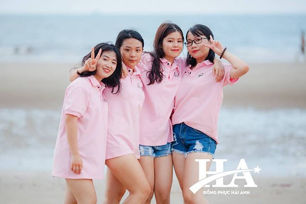 Đồng phục Hải Anh hiện giờ đang là địa chỉ may áo đồng phục nhóm đẹp, uy tín nhất tại khu vực Hà Nội và Tp. Hồ Chí Minh