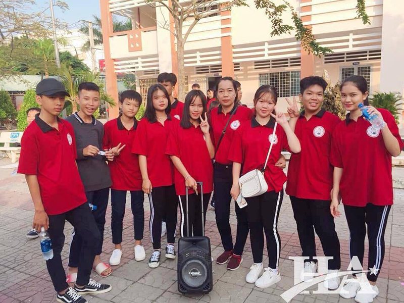 Nhu cầu may áo đồng phục lớp giá rẻ đang ngày càng tăng cao.