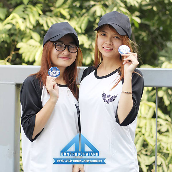Mẫu áo đồng phục lớp Raglan cũng ngày càng có sức hút trên thị trường may đồng phục áo lớp.