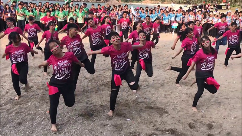 Mẫu áo nhóm nhảy ngày càng có nhiều thiết kế, kiểu dáng cho các bạn lựa chọn.