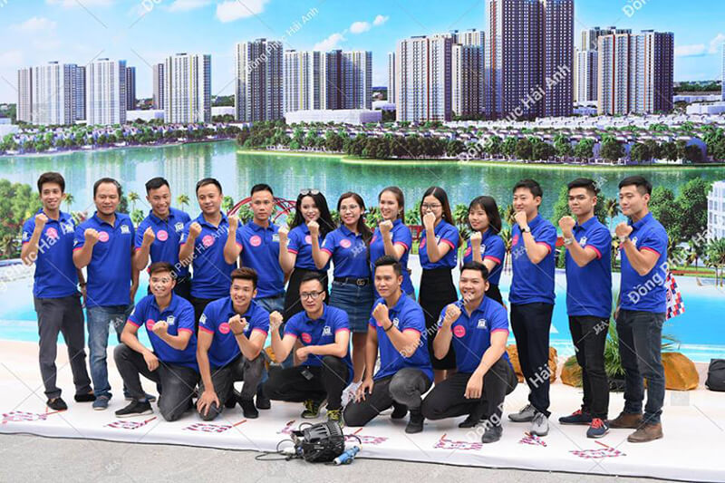 Màu sắc là nhân tố ảnh hưởng trực tiếp đến áo phông doanh nghiệp.