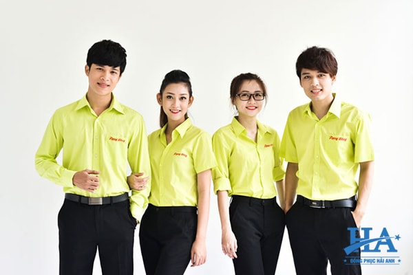 Bên cạnh áo thun thì áo sơ mi đồng phục công ty cũng khá được ưa chuộng