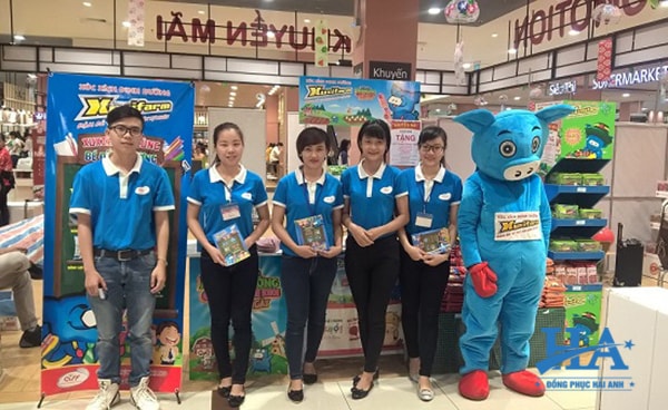 In đồng phục bán hàng lưu động sẽ giúp nhân viên tự tin, tự hào hơn về trang phục đang sử dụng trên người.