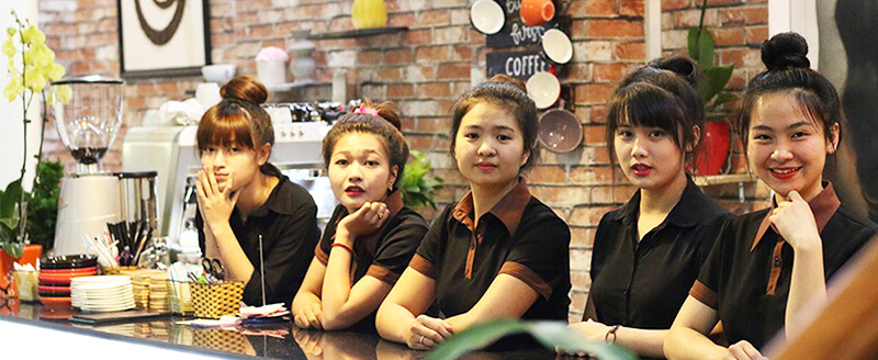 Màu đen được sử dụng nhiều trong may áo thun đồng phục cafe.
