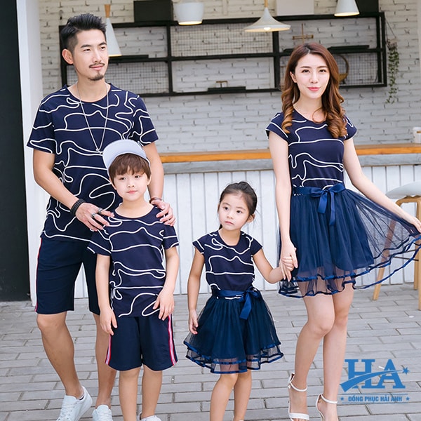 Mẫu áo đồng phục gia đình thiết kế váy cho 2 mẹ con nổi bật trong các bữa tiệc