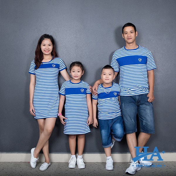 Mẫu áo đồng phục gia đình thiết kế váy cho mẹ và bé gái đa dạng về mẫu mã, họa tiết mang đến nhiều sự lựa chọn hơn dành cho tổ ấm nhỏ của bạn.