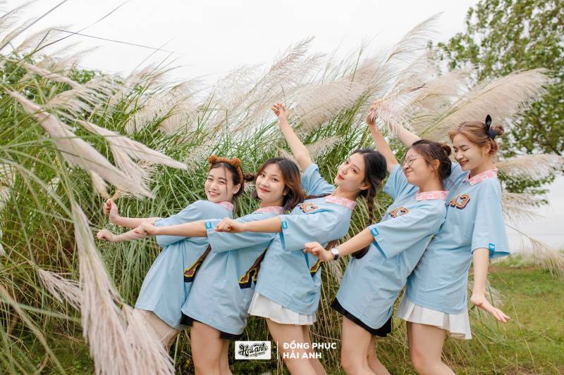 Chiếc áo nhóm cần có chất liệu thoáng mát, thấm hút mồ hôi tốt để đem đến cảm giác thoải mái hơn khi mặc