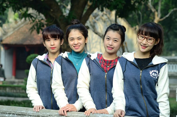 Đồng phục áo khoác nỉ nhóm sẽ là lựa chọn phù hợp cho bạn trong mùa đông này.