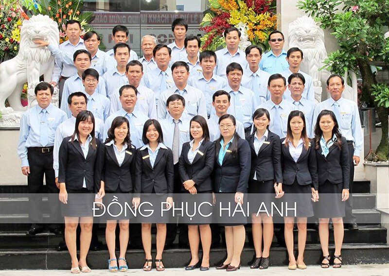 Áo sơ mi luộn là trang phục công sở được yêu thích