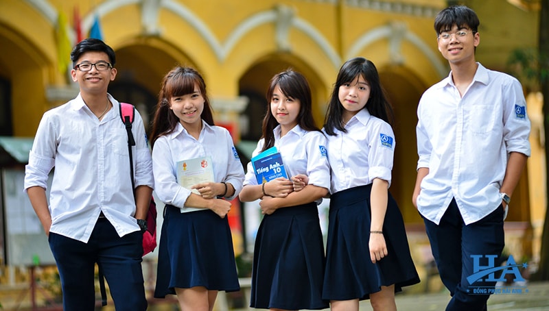 Xu hướng thay đổi áo đồng phục lớp chuyển sang các mẫu cá tính, năng động và sáng tạo hơn