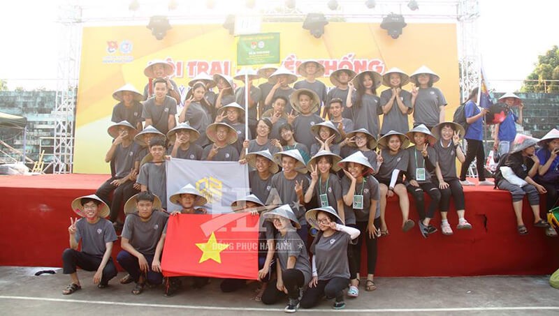 Dịch vụ may đồng phục màu xám đẹp tại Hải Anh ngày một thu hút sự chú ý của các đơn vị tập thể