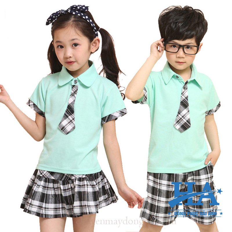 Mẫu đồng phục mầm non màu xanh phối kẻ caro đáng yêu và nổi bật