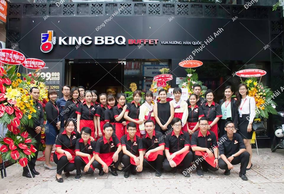 Nhu cầu may đồng phục nhân viên phục vụ bàn nhà hàng ngày càng được chú trọng