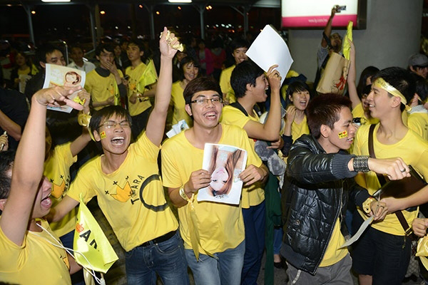 In áo Fanclub là một cách thể hiện tình yêu của mình dành cho các nhóm nhạc thần tượng.