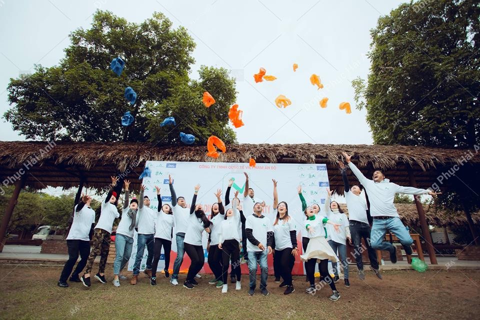 Làm áo đồng phục công ty giúp doanh nghiệp tạo nên sự đặc biệt