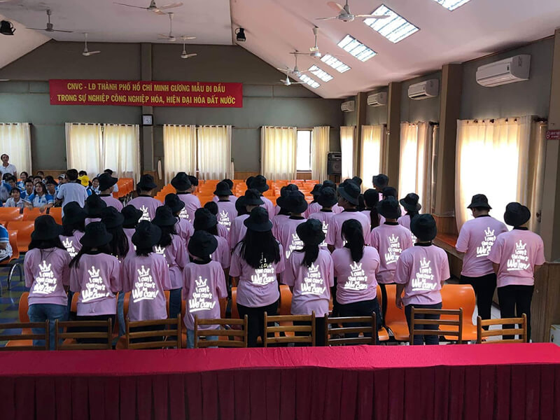 Đồng phục Hải Anh có nhiều mẫu thiết kế áo lớp độc đáo, mới lạ.