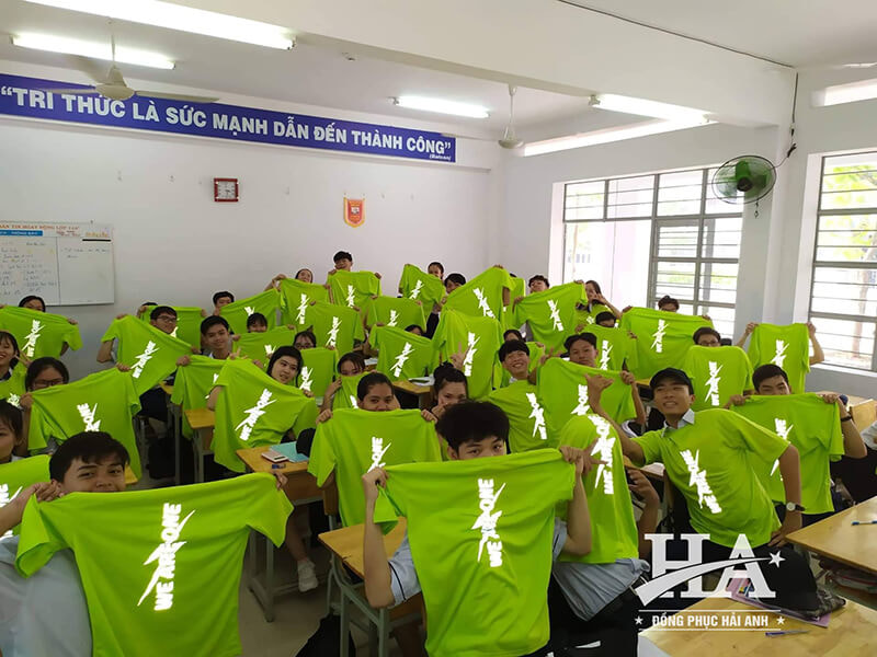 Tự thiết kế sẽ giúp mẫu áo lớp của bạn trở nên độc nhất, không đụng hàng với bất kì chiếc áo nào khác.