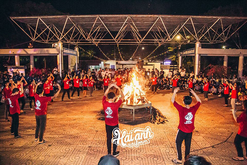 Đặt làm áo lớp giá rẻ ở Ninh Thuận của Đồng phục Hải Anh nhận về nhiều ưu đãi hấp dẫn.