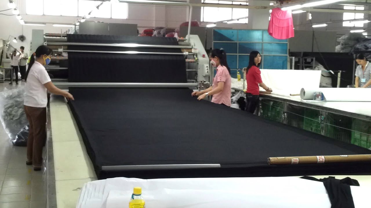 Bước trải vải khi làm áo thun đồng phục