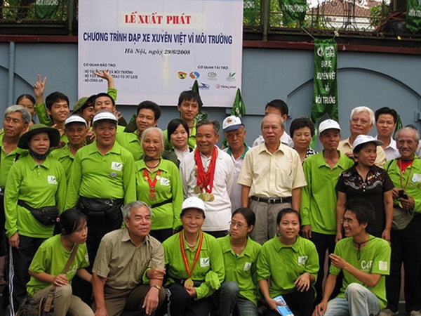 Lễ ra quân đạp xe xuyên việt vì môi trường cùng C4e