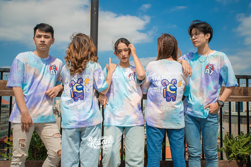 Mẫu áo đồng phục lớp Tie dye xanh cam là sự lựa chọn cho những lớp thích cá tính, phong cách