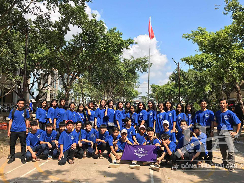 Mẫu áo lớp đẹp gam màu xanh dương tươi mát.