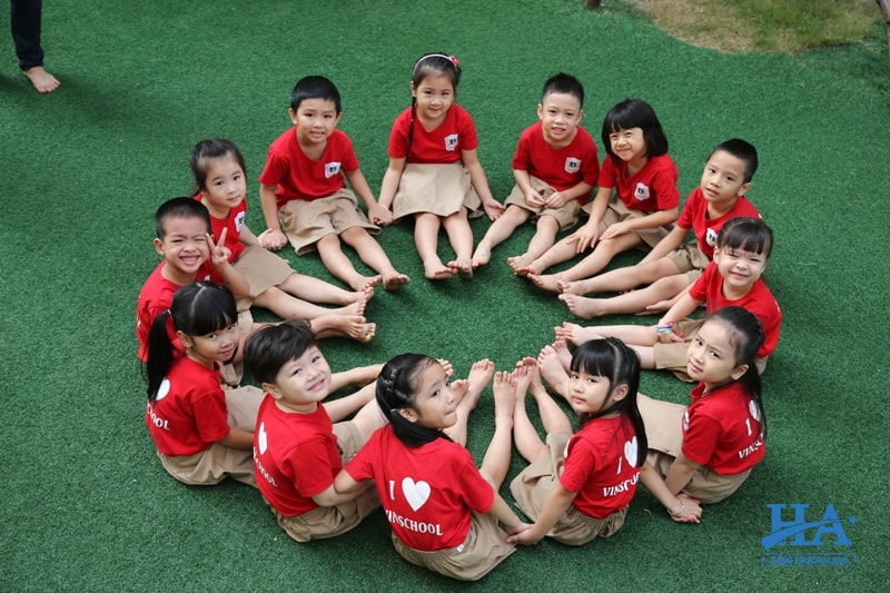 Màu sắc được coi là phong thủy trong việc may đồng phục mầm non đẹp, góp phần mang đến các mẫu sản phẩm chất lượng nhất.