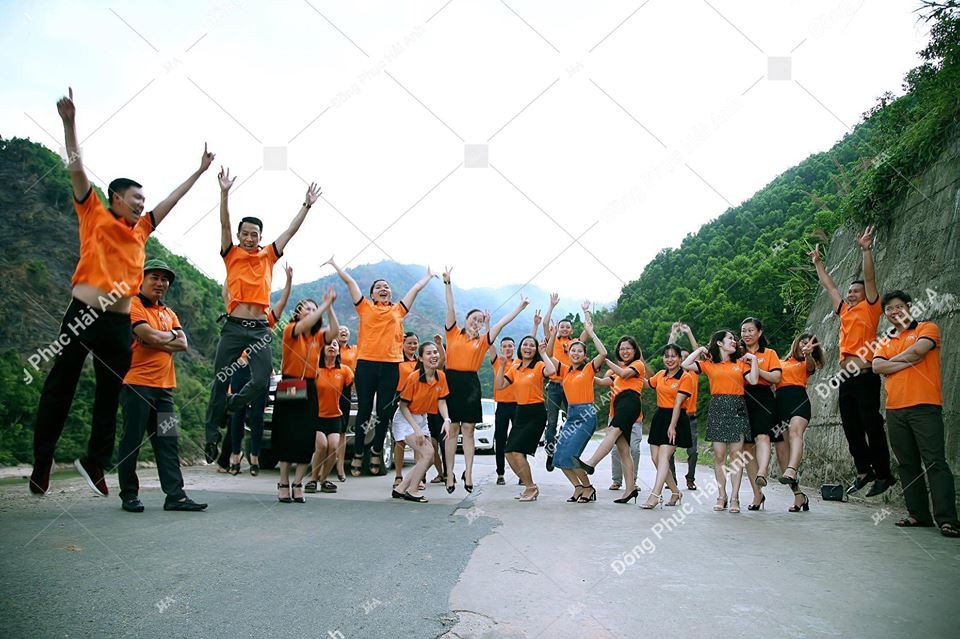 Xưởng may áo thun đồng phục giá rẻ Hải Anh tự hào là đơn vị cung ứng số lượng lớn áo đồng phục với chất lượng tốt và giá thành hợp lí hàng đầu tại Hà Nội