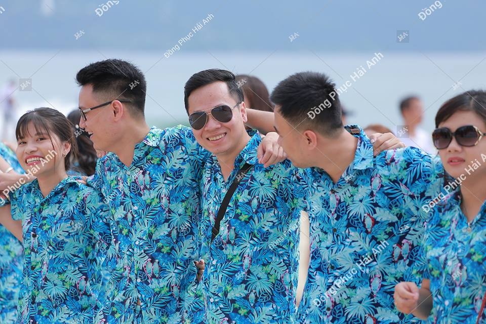 Để có những mẫu áo đồng phục công ty đẹp thì việc lên ý tưởng và thiết kế rất quan trọng trong quy trình làm áo đồng phục công ty.