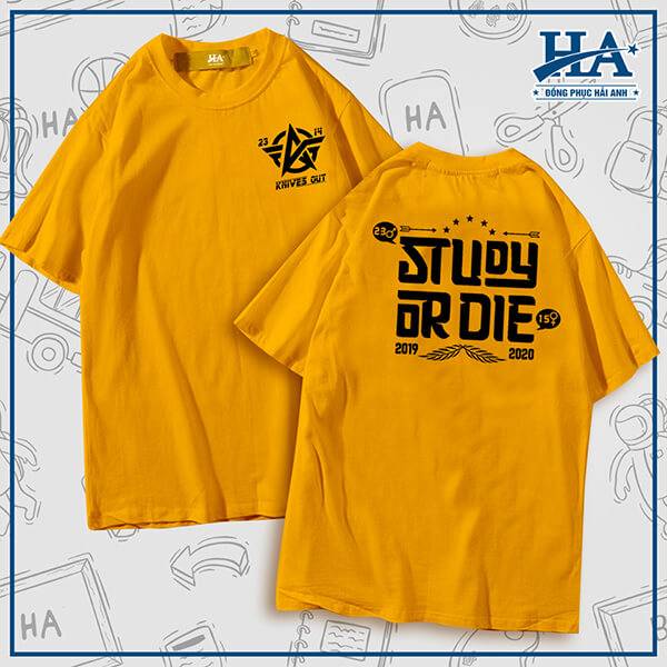 Mẫu áo đồng phục có slogan bằng tiếng Anh.