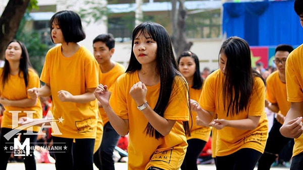 Làm áo đồng phục lớp đẹp tại Hải Anh để đảm bảo chất lượng.