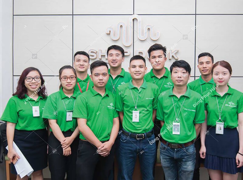 Chất liệu vải may áo đồng phục công ty có vai trò quan trọng trong việc tạo nên các dòng sản phẩm chất lượng.