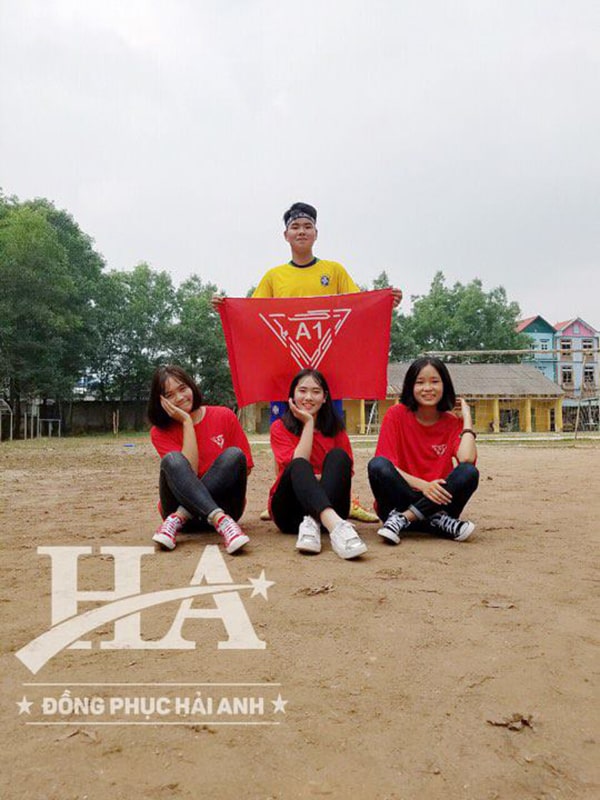 Xu hướng làm áo lớp đẹp ngày càng hu hút sự quan tâm của giới trẻ.