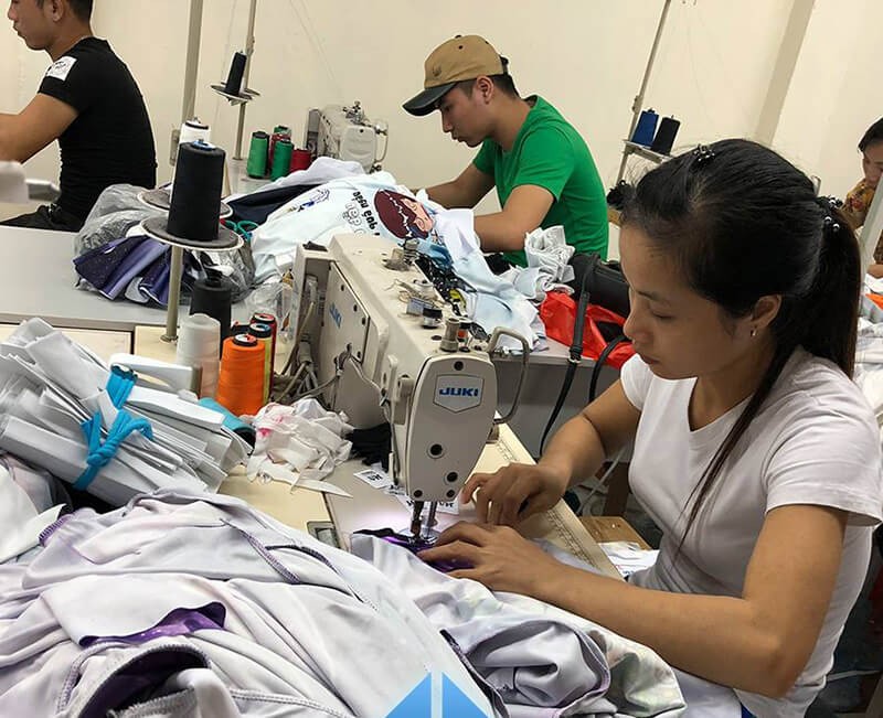 Xưởng may in đồng phục tại Hà Nội ngày càng có sức hút trên thị trường.