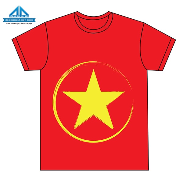 Mẫu áo sao vàng màu đỏ nổi bật, thu hút mọi ánh nhìn.