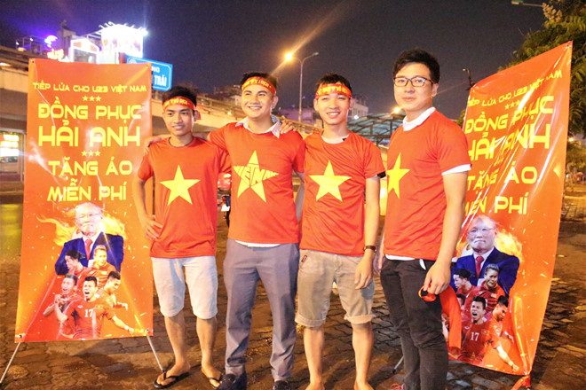 chuong-trinh-tang-1000-ao-co-do-sao-vang-mien-phi-dong-phuc-hai-anh-01