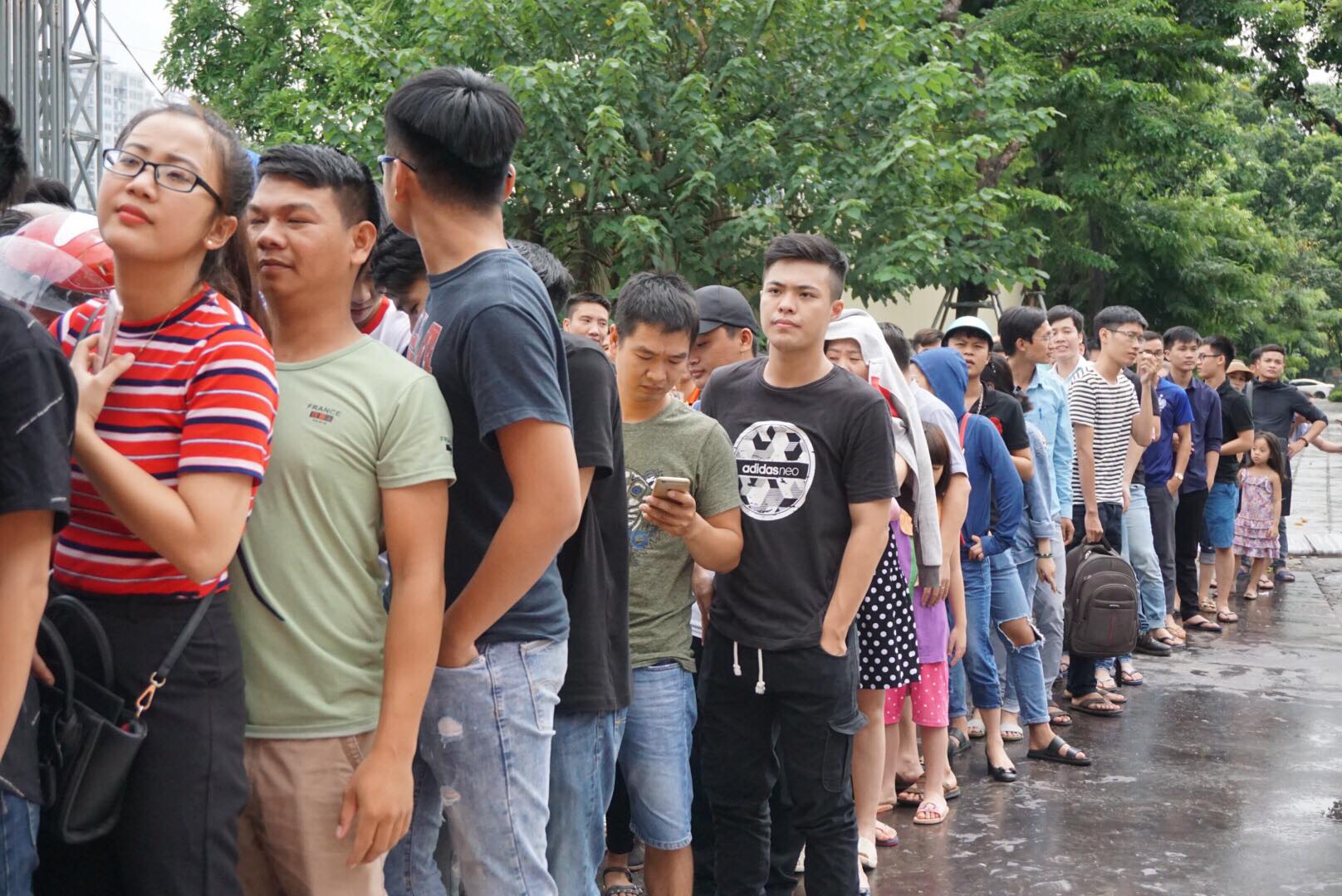 chuong-trinh-tang-1000-ao-co-do-sao-vang-mien-phi-dong-phuc-hai-anh-03