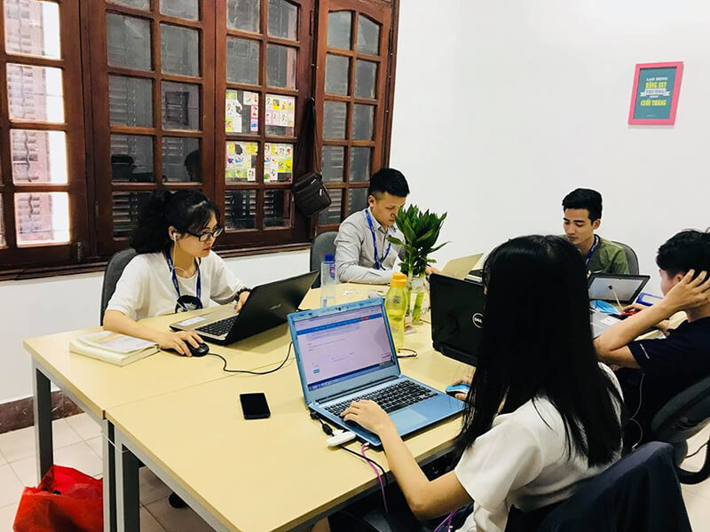 Không gian làm việc tại bộ phận phòng Marketing thoải mái, nhân viên gần gũi, thân thiện.