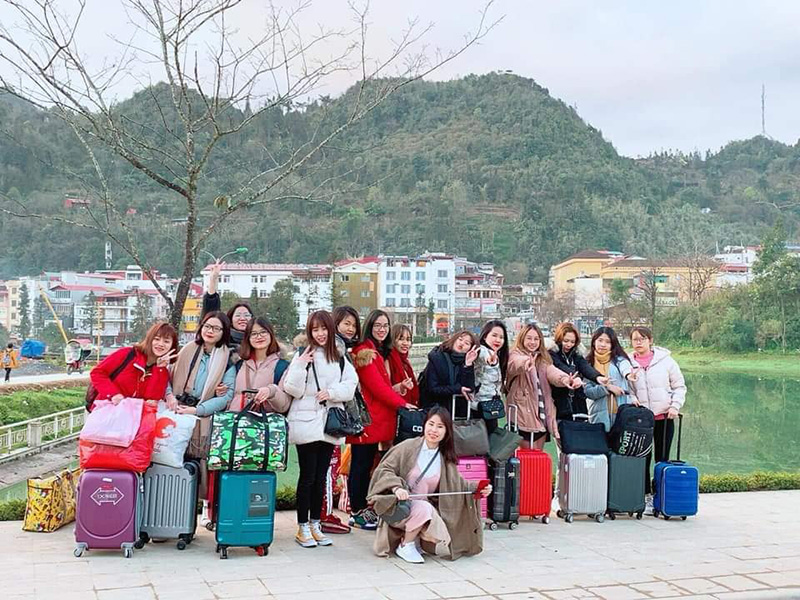 Toàn thể các bạn trong đội ngũ nhân viên phòng sale học sinh trong chuyến đi sapa ý nghĩa đợt tháng 1 vừa rồi.
