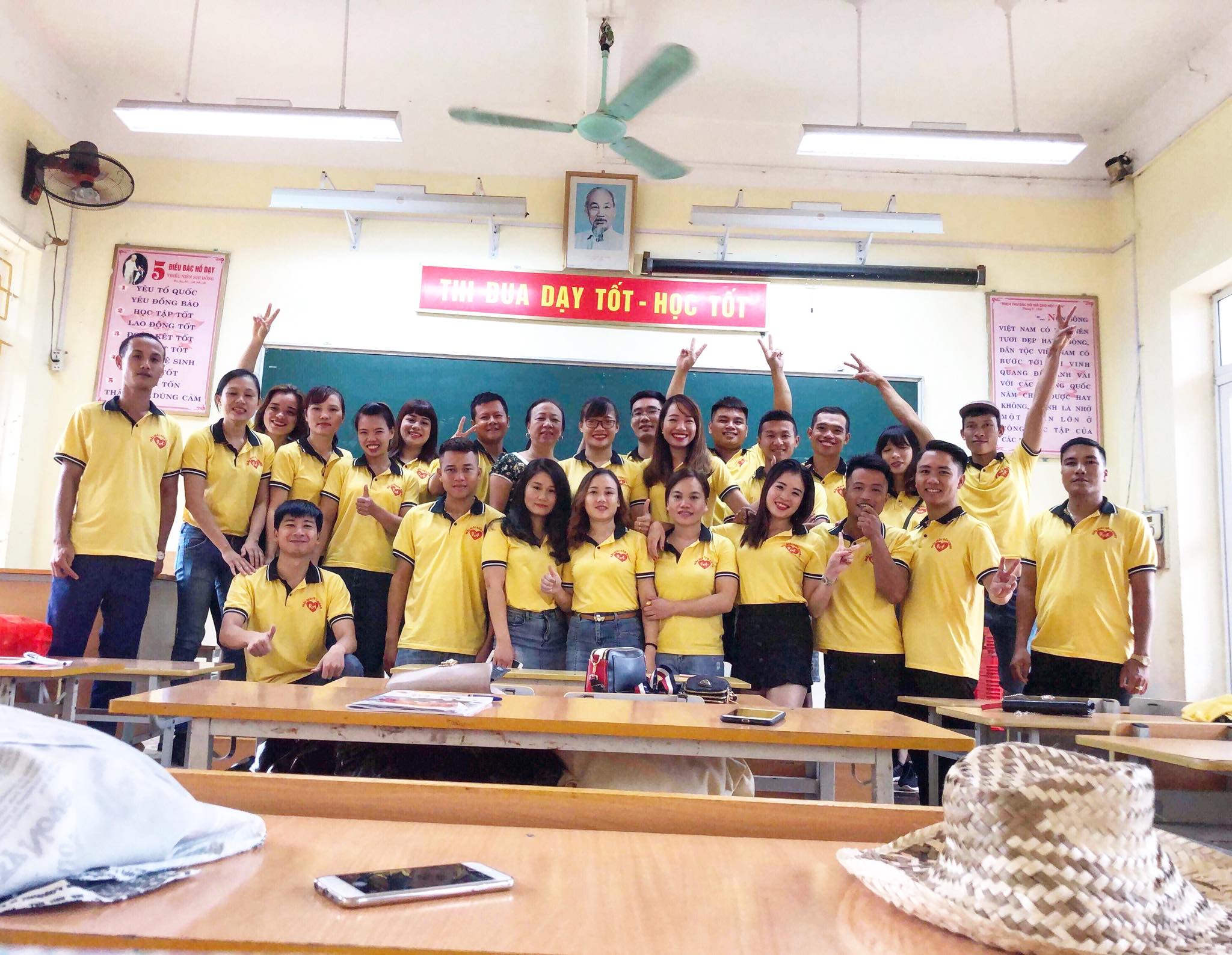 Thiết kế đơn giản, nhưng đồng phục họp lớp vẫn đủ tạo nên sự ấn tượng, độc đáo