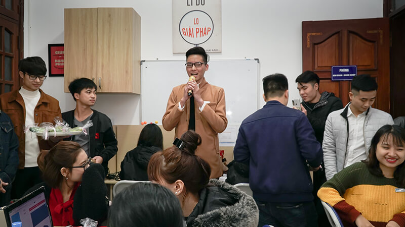 Thay mặt toàn thể cho anh em trong công ty, Nam vương Hải Anh Tùng Lâm gửi đi những lời chúc