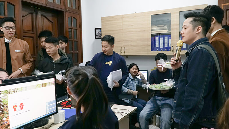 Những phần quà được trao cho cán bộ nhân viên nữ phòng Kinh doanh – Doanh nghiệp