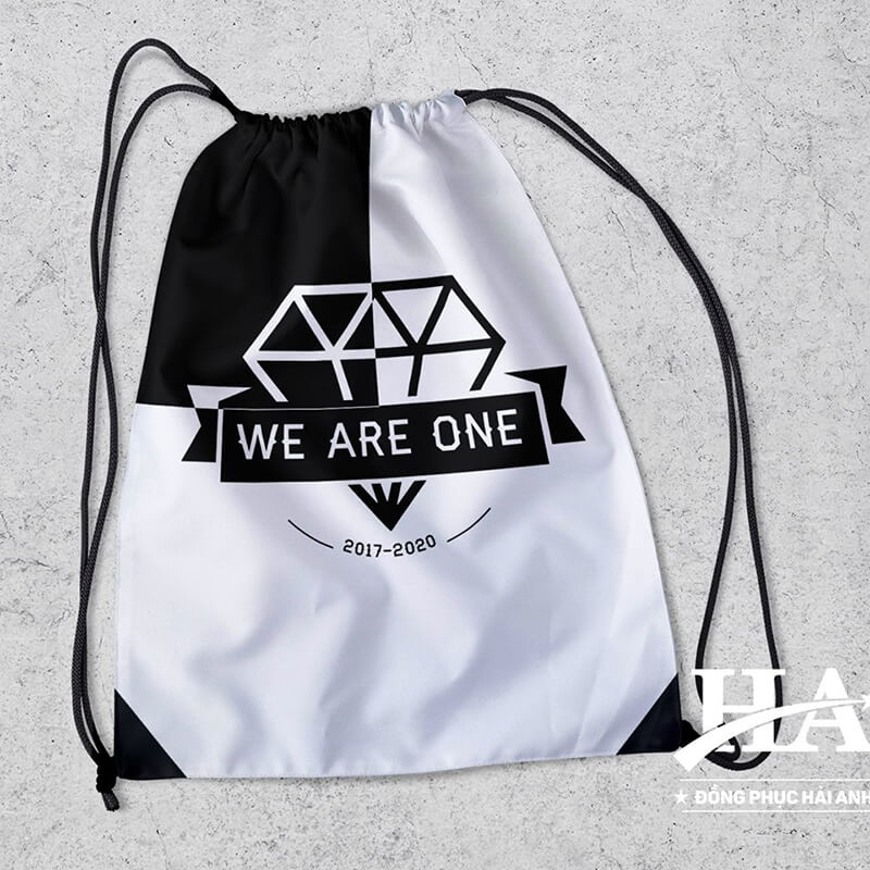 Balo rút in slogan: “We are one”