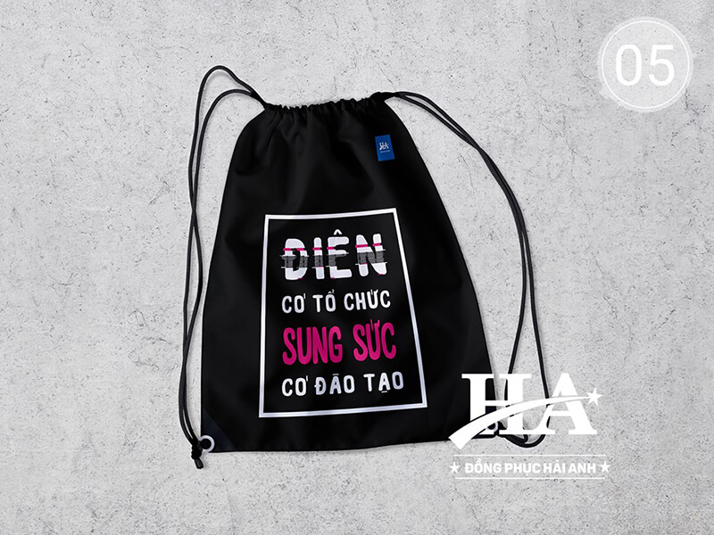 Balo rút in slogan: “Điên có tổ chức, sung sức có đào tạo”