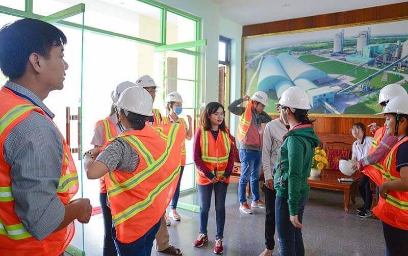 Màu sắc trên áo bảo hộ lao động quyết định đến hình ảnh đẹp, chuyên nghiệp của doanh nghiệp.