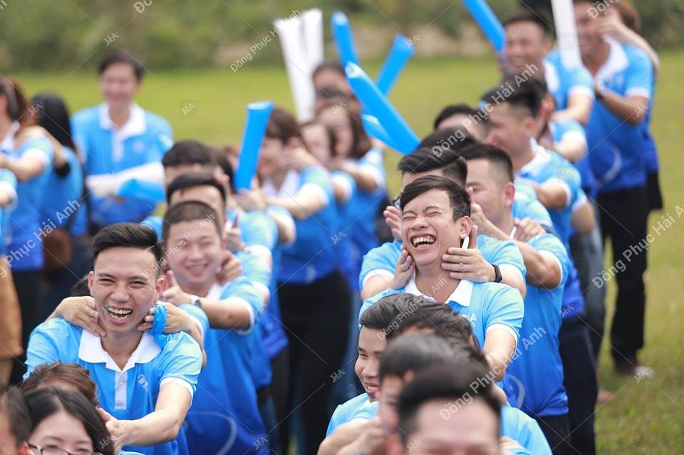 Áo đồng phục có cổ mang đến phong cách lịch sự, trang nhã